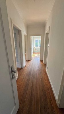 Sonnige 6-Zimmer-Wohnung mit Garten
