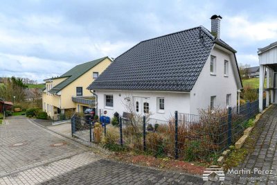 Einfamilienhaus (freistehend) 
- Terrasse mit Überdachung - Garten in Südlage - große Garage -