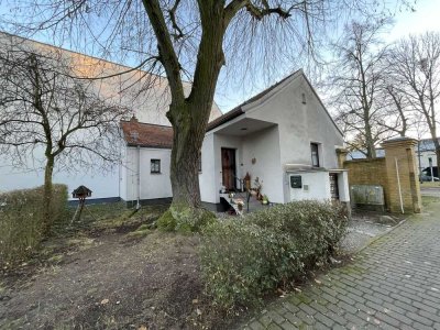 Kleines Einfamilienhaus direkt an der Dorfaue Alt-Lankwitz - TOP Preis