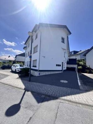In 2020 kernsanierte 3-Zimmer Wohnung mit Südterrasse in Sackgassenlage von Balve-Süd zu vermieten!
