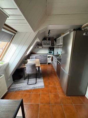 Stilvolle, gepflegte 2-Zimmer-Maisonette-Wohnung mit EBK in Seckbach-Frankfurt am Main