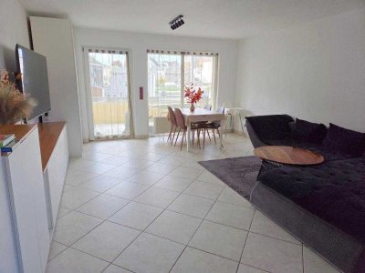 *** Modern, gepflegt und stadtzentral! 3-Zi-Whg mit Balkon + Carport ***