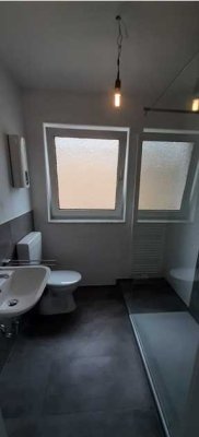 4-Zimmer-Wohnung mit gehobener Innenausstattung, Balkon, Stellplatz und EBK in Köln Weiden