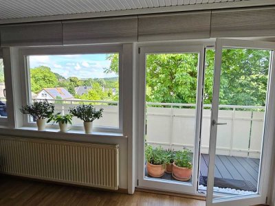 460 € - 80 m² - 2.0 Zi. mit grossem Südbalkon und Panoramablick, an berufstätige Einzelperson