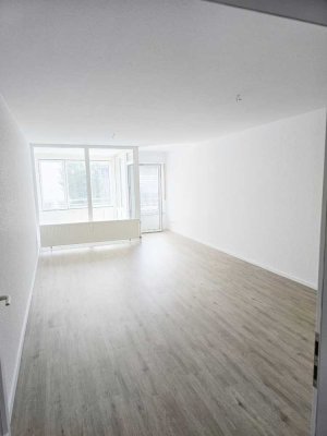 *Frisch renoviertes Apartment direkt in der Innenstadt, extra Küche, gut vermietbar ab sofort frei*