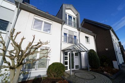 Köln-Roggendorf/Thenhoven: Helle 3 1/2 Zimmer-Maisonette-Wohnung mit Balkon und Tiefgaragenstellplat