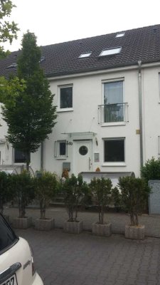 Helles und familienfreundliches 6-Zimmer Reihenhaus in optimaler verkehrsberuhigten Lage
