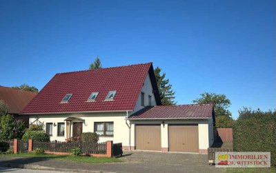 RESERVIERT -Grundstück mit geräumigen Wohnhaus und Doppelgarage am Ortsrand