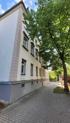 Großzügig 2-Raumwohung mit neuem Fußboden und Tageslichtbad