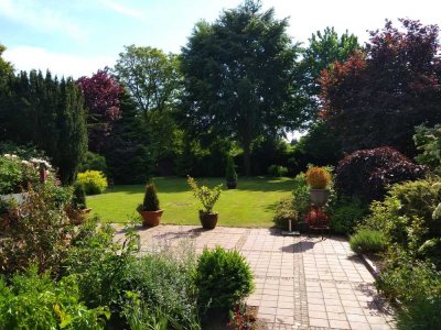 Traumlage St. Gertrud: Großes Einfamilienhaus mit Wintergarten an der Wakenitz