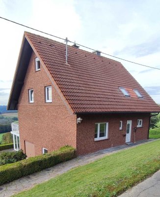 Gepflegtes freistehendes Einfamilienhaus in idyllischer, naturnaher Ortsrandlage in Mittelhof