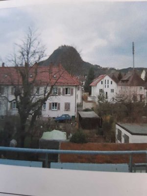 Schöne 3,5 Zi.-Wohnung an ruhiges Ehepaar in gepflegtem Haus mit Hohentwielblick zu vermieten.