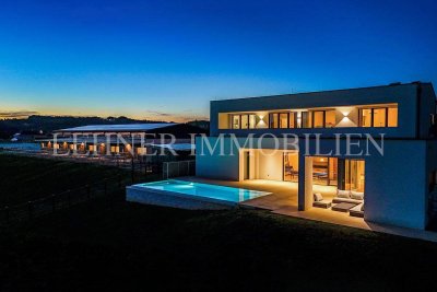 ANWESEN DER SUPERLATIVE – LUXUSVILLA MIT EXKLUSIVEM PFERDESTALL AUF IDYLLISCHEN 27.760 M. GRUNDSTÜCK, MIT HOCHMODERNER PHOTOVOLTAIKANLAGE (324 KWP)