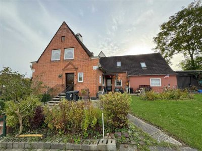 Doppelhaushälfte auf großem Grundstück
in Elmschenhagen-Süd/ Kroog