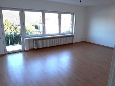 Helle 4-Zimmer-Wohnung mit Balkon in Okarben, S-Bahn S6 in 5 Minuten zu Fuß erreichbar