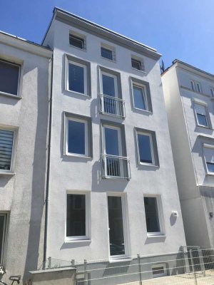 Lichtdurchflutete 2-Zimmer-Wohnung mit franz. Balkon, Tageslichtbad + EBKüche