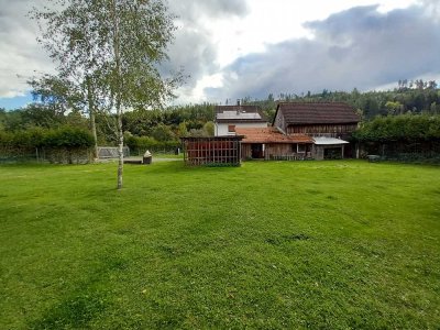 Landhaus in Alleinlage mit Herz und Technik: PV, Wärmepumpe, Stall Nebengebäude und viel Platz
