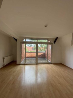 Schicke Dachgeschosswohnung im Herzen Tempelhofs