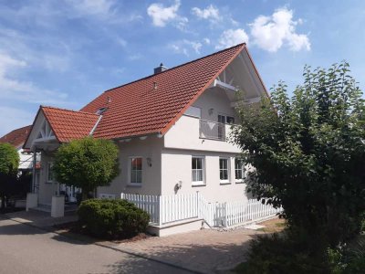 Einfamilienhaus im Grünen mit 150qm mit E-Box, Solar, Doppelgarage, Einbauküche in Bondorf