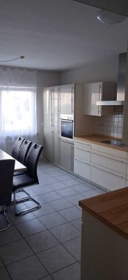 Charmante 4-Zimmer-Erdgeschosswohnung mit Balkon in zentraler Lage in Sandhausen