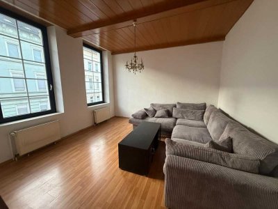 Charmante Altbauwohnung mit hohen Decken verfügbar ab Sofort
