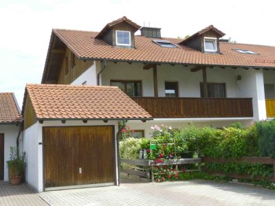 Helle 5-Zi-Maisonette-Wohnung mit Balkon, Garage und Gartenanteil in zentraler Lage von Neuötting