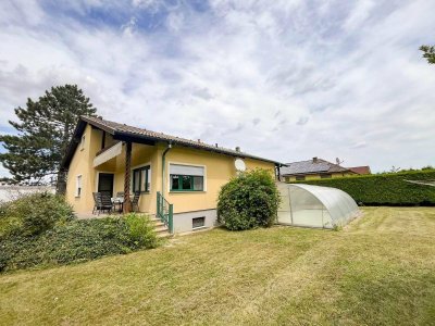 [06604] Landhaus - Garage - überdachter Pool - Gartenhaus mit Sauna