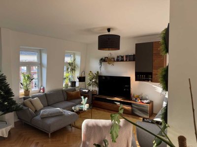 Hochwertige 4-Raum-Wohnung mit 2 Balkonen in Gohlis-Mitte – möbliert / Möbelübernahme gewünscht