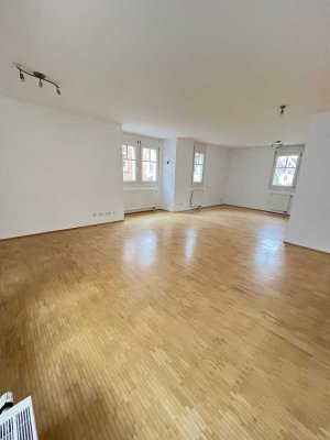 Große 4-Zimmer Wohnung in der Innenstadt von Sindelfingen