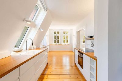 Historisches Juwel am Schlosskanal: Bezauberndes 2-Zimmer-Hideaway mit Traumblicken