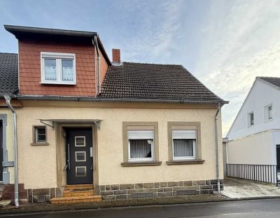 Renovierungsbedürftige Doppelhaushälfte in Rammelsbach