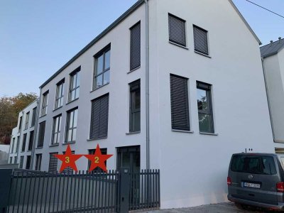 Zwei moderne Studentenwohnungen mit direkter Straßenbahnanbindung im Zentrum von Eberstadt