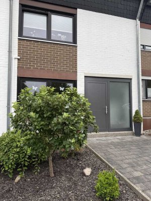 Charmantes Reihenhaus mit sonnigem Garten, moderner EBK, Keller und Garage in Göttingen-Elliehausen
