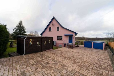Modernisiertes Einfamilienhaus mit Blick ins Freie und auf den Schlesersee
