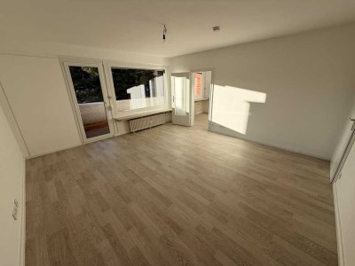 Erstbezug nach Sanierung: Moderne 3-Zimmer-Wohnung mit großer Loggia & TG-Stellplatz in Stellingen