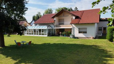 SEHR GEPFLEGTES, GROßZÜGIGES  1-2 FAMILIENHAUS MIT TRAUMHAFTEM GRUNDSTÜCK IM HERZEN VON DEURINGEN