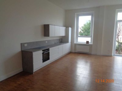 Stilvolle 4-Zimmer-Wohnung mit EBK, Terrasse + Stellplatz