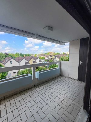 Stilvolle, vollständig renovierte 4,5-Zimmer-Wohnung mit EBK in Böblingen