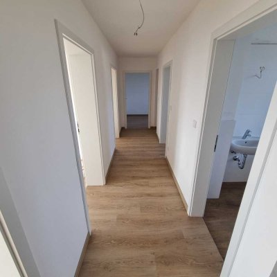 Renovierte 4-Zimmer-Wohnung mit Balkon im 4. OG in Neustadt an der Donau