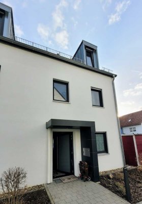 Provisionsfrei - "Haus im Haus" in Regensburg Schwabelweis - Familienoase in Top Lage