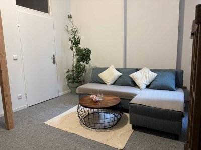 Möblierte 1-Zimmer-Wohnung mit Terrasse in ruhiger Innenhoflage (Berlin-Tiergarten)