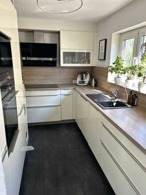 moderne, lichtdurchflutete 3-Z.-Wohnung mit gehobener Innenausstattung mit Einbauküche in Löchgau