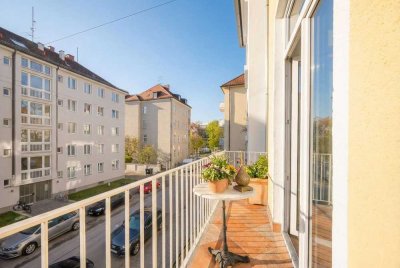 Exklusive & helle Altbauwohnung mit Aufzug direkt in die Wohnung & zwei Balkonen