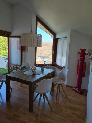 Wunderschöne 3-Zimmer-DG-Wohnung mit Balkon und EBK in Stuttgart-Plieningen