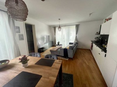 helle 2-Raum-Wohnung mit geh. Innenausstattung+Terrasse+EBK am Sportforum+nähe Orankesee