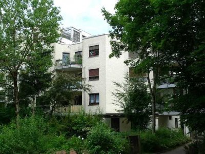 Bezugsfrei: Schick geschnittene 3-Zi-Wohnung mit S-/W-Loggia und Garage, 600m zur S-Bahn