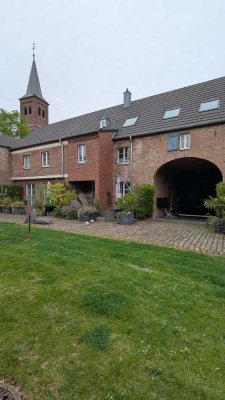 Exklusive-freie-3-Zimmer Maisonettewohnung