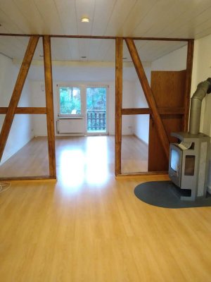 GEMÜTLICHES DG (Maisonette), GROSSZÜGIGE BALKONFLÄCHE, IN KINDERFREUNDLICHER HAUSGEMEINSCHAFT