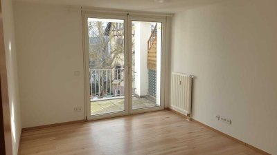 Kleine 1-R.- Wohnung mit Balkon und Tiefgaragenstellplatz