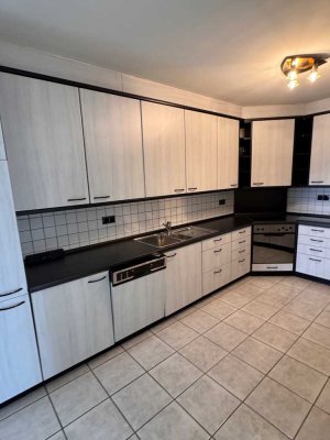 Renoviert, teilmöbliert, gehoben - 4-Zimmer-Wohnung von Privat